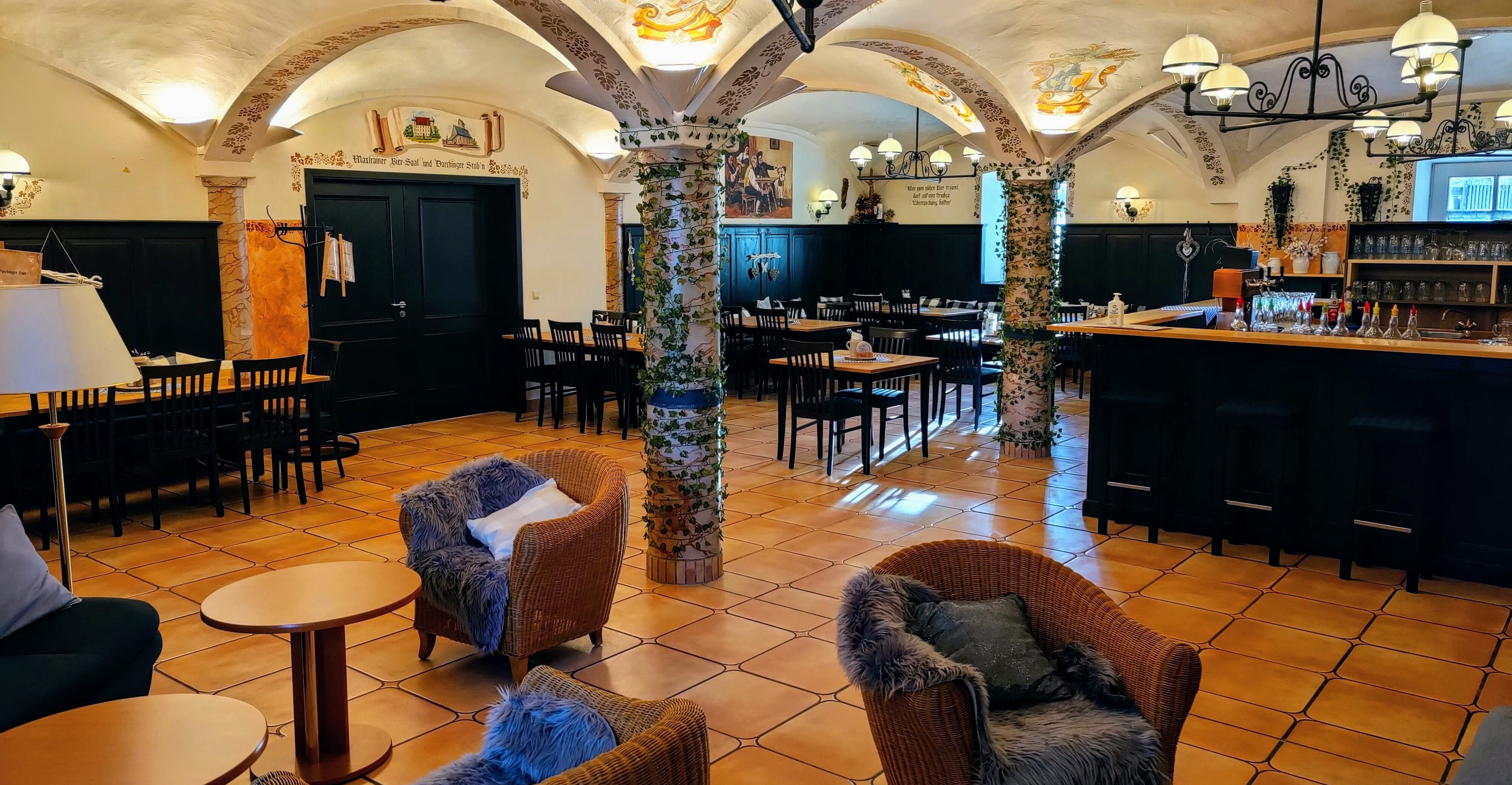Lounge und Aufenthaltsbereich im Darchinger Hof